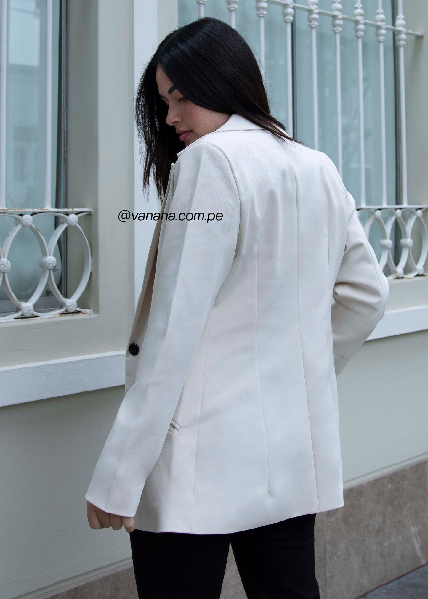 Blazer Corte Princesa en Mango Zaira Beige
