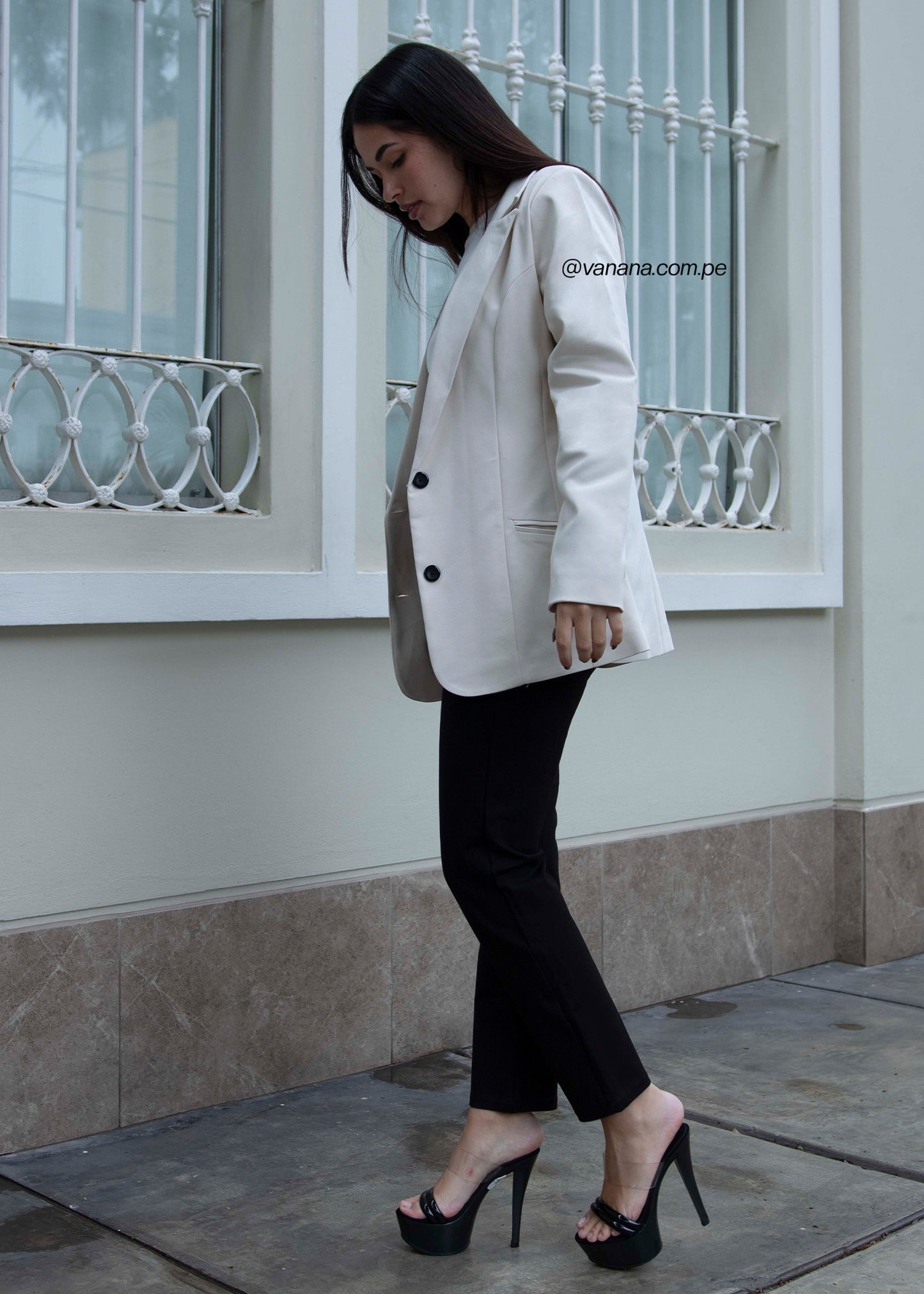 Blazer Corte Princesa en Mango Zaira Beige